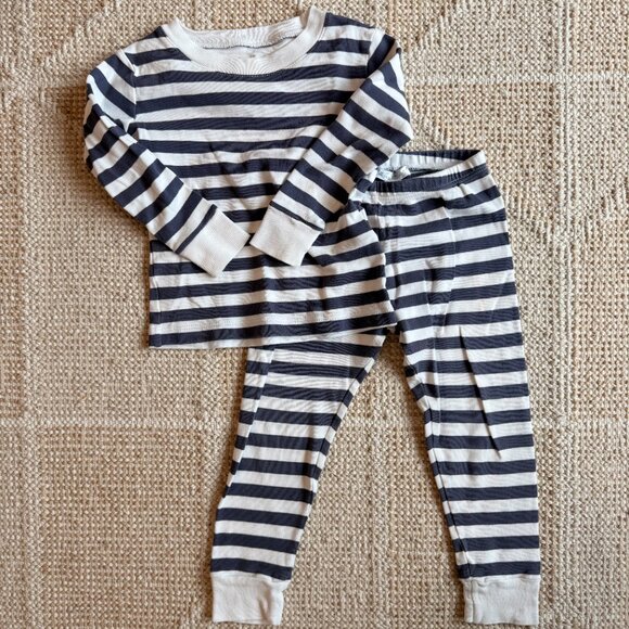 Kissy Kissy pajamas 3 sets size 2 - Picture 2 of 7